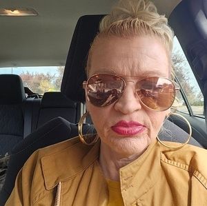 Meet your Posher, Stacie